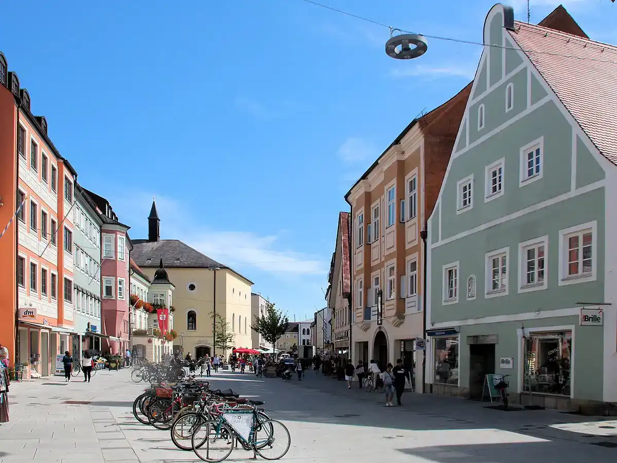Mikro-Ruhestraße: ruhige Innenstadtgasse (Freising)
